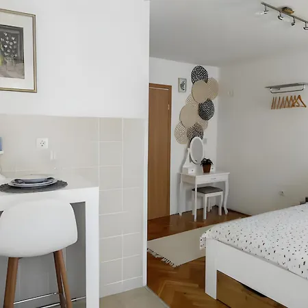 아파트 The Stone Alley Retreat *