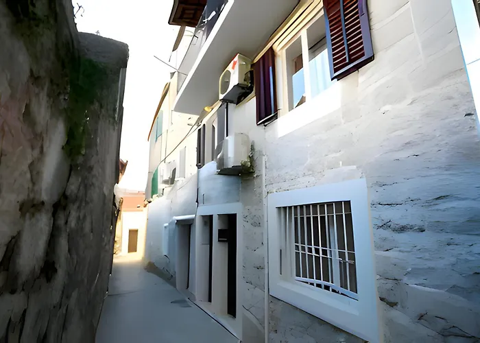 The Stone Alley Retreat 아파트