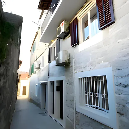 The Stone Alley Retreat شقة