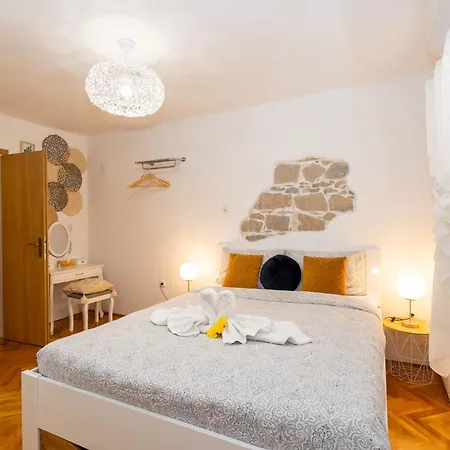 The Stone Alley Retreat *