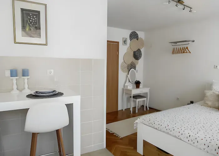 Apartment The Stone Alley Retreat *