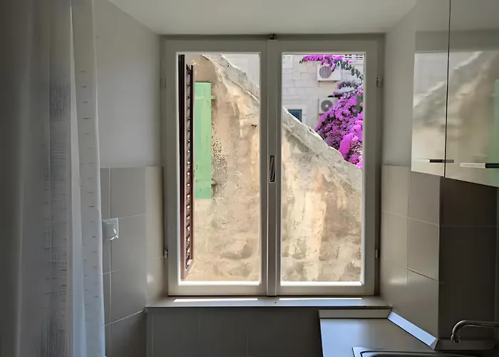 The Stone Alley Retreat Apartment