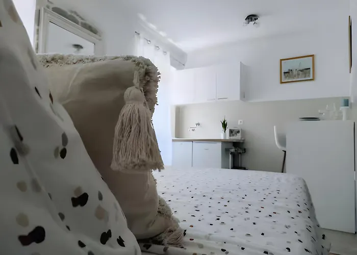 The Stone Alley Retreat Apartment Split